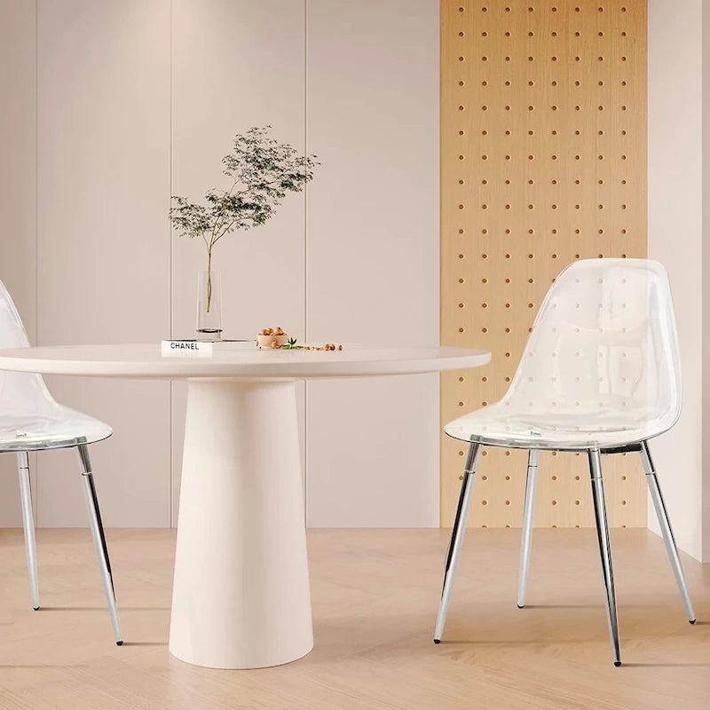 Sedia d'accento in guscio di plastica trasparente con gambe in metallo
